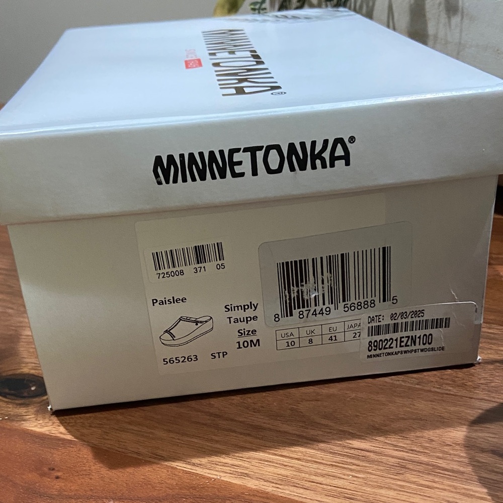 Minnetonka Women's Paislee Simply Taupe Suede Mules NWT Size 6 - Picture 6 of 7